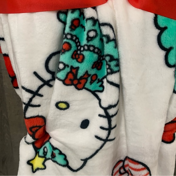 New Hello Kitty Christmas Wreath & Tree Dress Plush 60" x 70" Throw Blanket - Picture 3 of 9